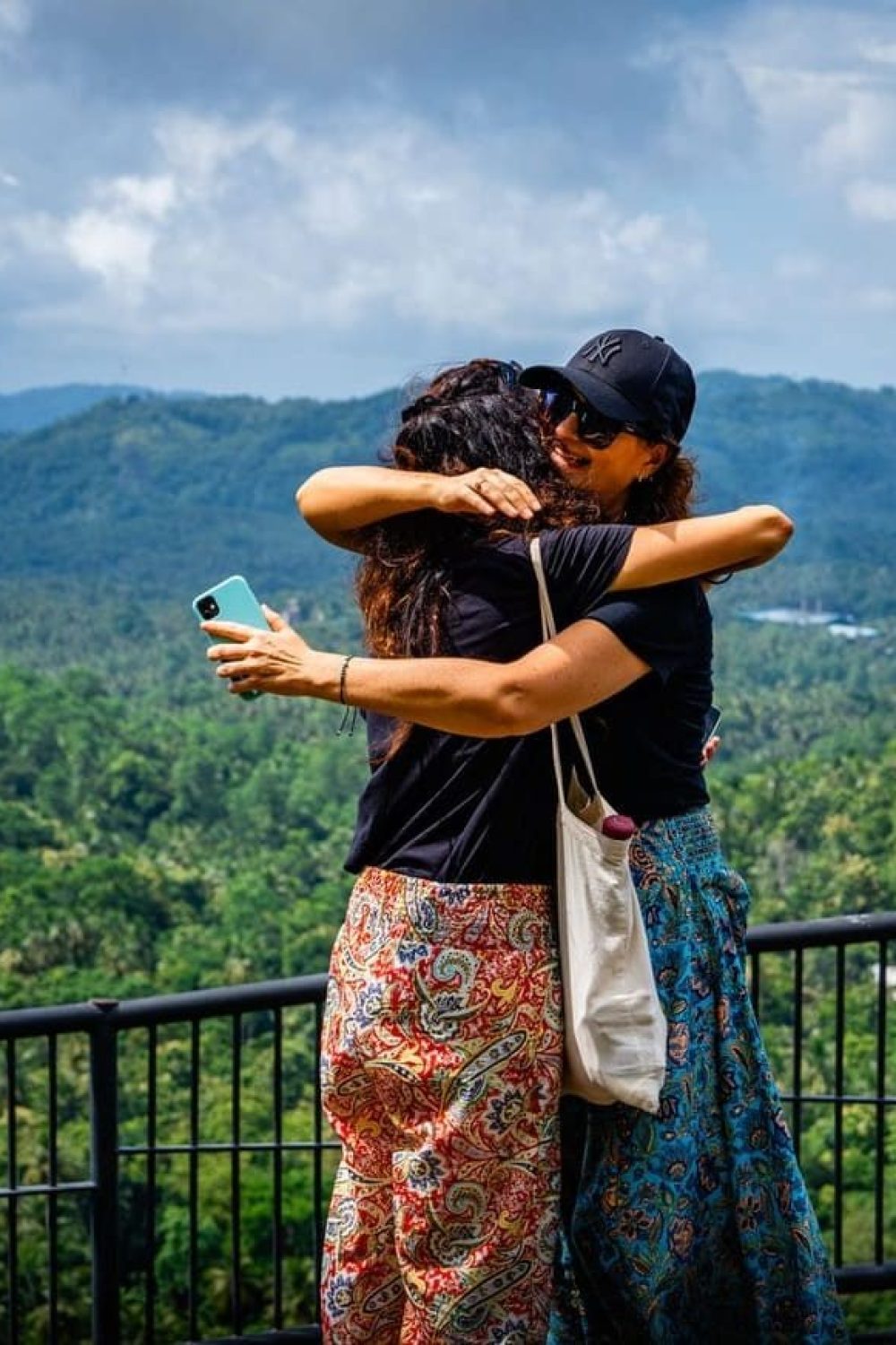 abrazo-paisaje-viaje-e1718146568837.jpg
